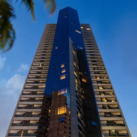 HY Beach Flats - International