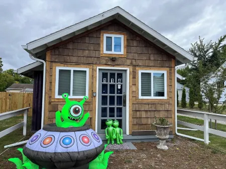 Public Beach, Coffee Bar, Popcorn Bar, Painting, Pet’s OK with Fee, Games, Bikes