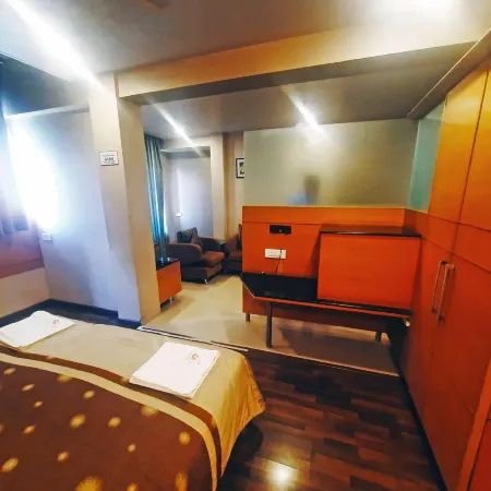 Hotel Sanman Deluxe