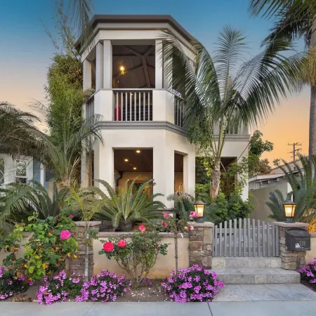 Seventh & Shore Stylish Seal Beach Home w/ Elevator, Fireplace + Bold Design