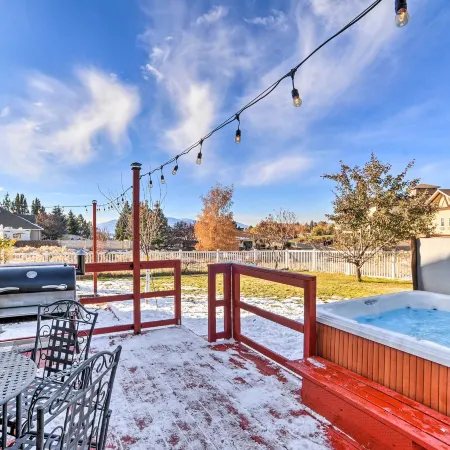 Alluring Home w/ Fire Pit < 1/2 Mi to Oit!