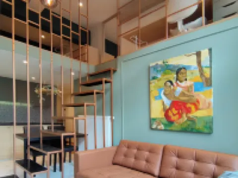 me more studio Hotéis em Mons