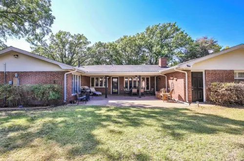 Spacious Retreat in the Heart of Lubbock! Excellent neighborhood !