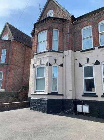 Cosy Wirral home near Liverpool with Free Parking! Отели рядом с достопримечательностью «Центральная библиотека Биркенхед»