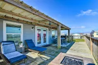 Steps to Sand: Surfside Beach Gem w/ Large Yard - Pet friendly