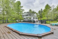 Game Room and Yard Greentown Home Near State Park - piscine