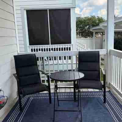 “The Blue Lagoon” a 3-bedroom townhome in charming Lake Charles with AC, WiFi Others