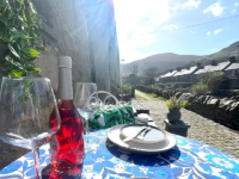 Cottage - Sleeps 4 - Pet Friendly - Terrace Hotels in Caernarfon