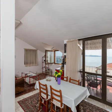 Apartments Kisic - Two-Bedroom Apartment with Balcony and Sea View(potkrovlje)