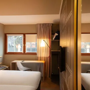 Ibis Paris Bercy Village 12ème Отели рядом с достопримечательностью «Валь-де-Сен»