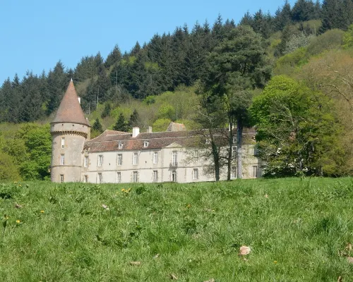 Holiday Home in Luzy with Fenced Garden Hotels in Cuzy