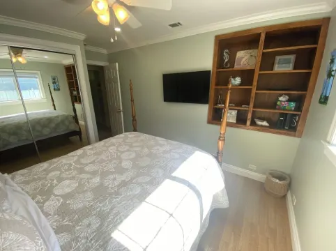 Oceanview home walking distance to beach, pier & short drive to downtown Ventura