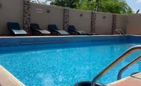 Tomats Inn and Suites - piscine