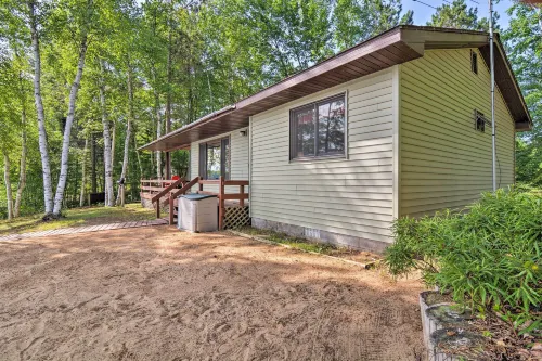 Lakefront Cabin w/ Private Dock & Beach! - 3 звезды