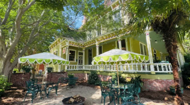 Rothschild-Pound House Inn