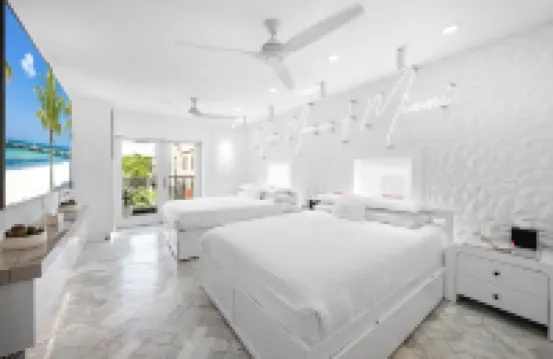 Modern Mansion of Miami- Sleeps 12- Versace Mansion Neighbor {Floor 2 & 3}