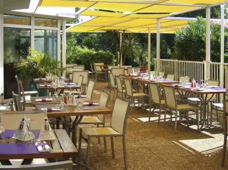 Ibis Styles Marseille Provence Aéroport Отели в г. Витроль