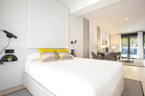 Stunning studio with terrace, pool and parking. Arruzafa II