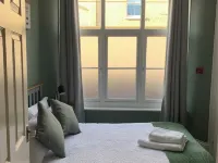 Charming 2 br apartment next to worthing station, close to town and seafront Hotel a Worthing