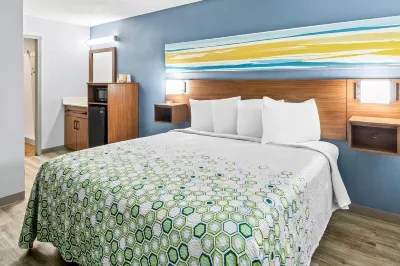 HomeTowne Studios Florence, KY-Cincinnati Airport Hotels near Shang-gri-La @ Salon Concepts