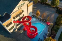 Fairfield Inn & Suites Kelowna - Pools
