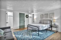 Fenced.Private Bungalow-CLE & BW.Dog Friendly!