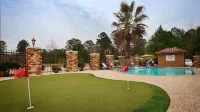 Best Western Plus Crown Colony Inn  Suites - Kolam Renang