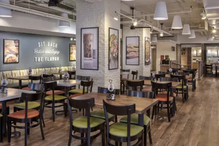 Courtyard Fort Worth Downtown/Blackstone Отели в г. Форт-Уэрт