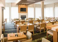 Holiday Inn SALEM (I-93 AT EXIT 2) by IHG - breakfast