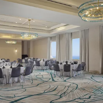 Hyatt Centric Delfina Santa Monica Отели рядом с достопримечательностью «Mt. Olive Lutheran Church»