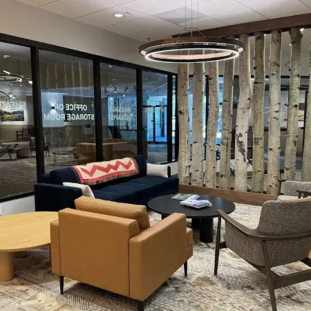Steps from Riverfront Gondola, Modern Cozy Condo, Free Underground Parking
