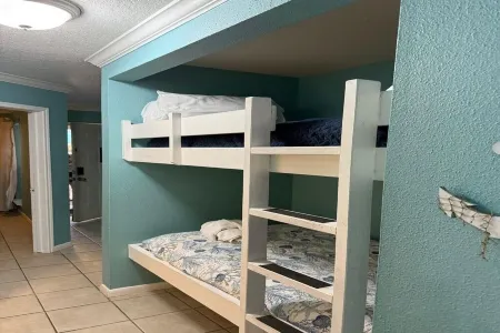 Ocean Views steps to beach - Shoreline Stays 29 Отели рядом с достопримечательностью «Муди Гарденс»