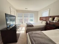 Gorgeous Spacious House 5BR 9Beds and Private Parking Hotels in Bailey's Crossroads