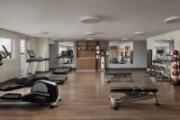 Pomeroy Hotel Fort McMurray - موقف سيارات