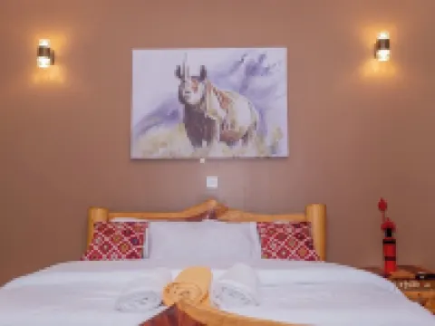 Lux Suites Enkarsis Bungalow Kisaju Hotels in Central
