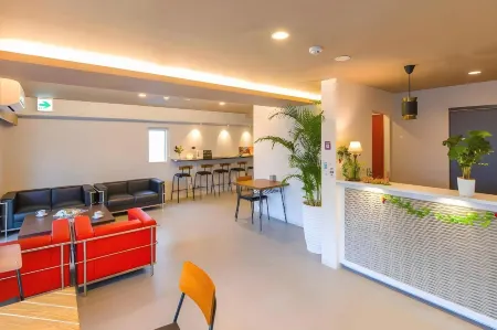 Mr.KINJO in SHANTI VAN Tsubogawa Station Отели рядом с достопримечательностью «Okinawa Cellular Stadium Naha»