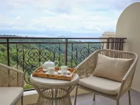 Twin Lakes Hotel near Tagaytay - Bergblick