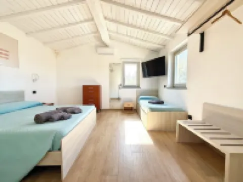 Swimming pool,Sauna,Jacuzzi,Barbecue,A/C,Billiards,WiFi,5minutes from the sea and downtown