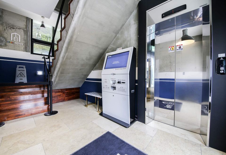 나인틴스호텔 대표 이미지