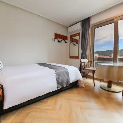 Hotel Amaranth Hotels near Sinheungsa Temple