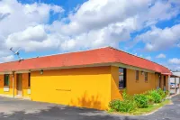 Budget Inn By OYO Edinburg Hwy 281 - parking