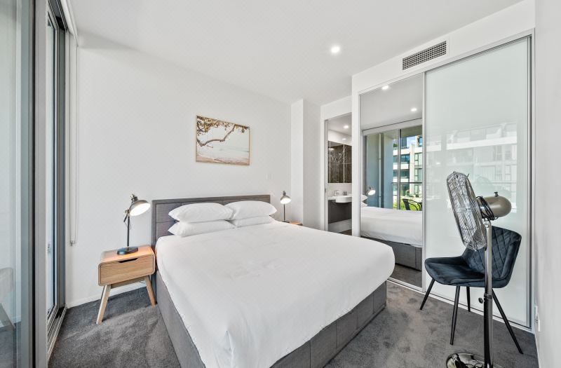 Stylish 1-Bed Retreat Steps from Foreshore