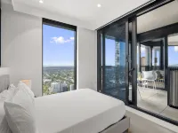High-Rise 3-Bed Apartment with Premium Amenities Hotels in Box Hill