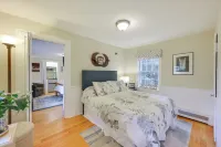 < 1 Mi to Dtwn Salem: Apt w/ Shared Patio & Yard! - Condos