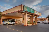 Quality Inn & Suites Medford Airport Отели в г. 