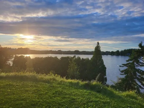 Motel du Lac Rond Hotels in Alma