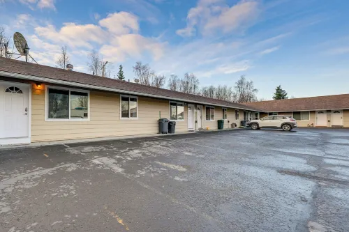 Comfort & Convenience! Apt in Central Soldotna - Homestays