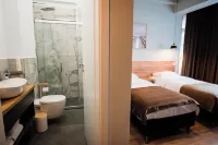 Stay At Georges And Fly - Parvekkeita