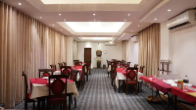 โรงแรม ลอเรล เลคฟรอนต์