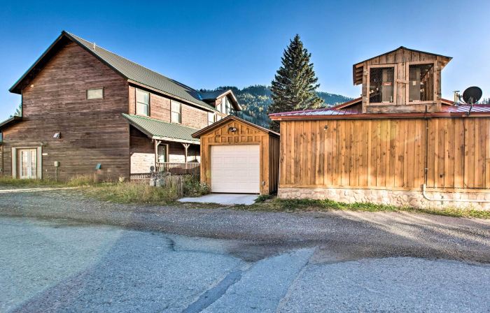 Red River Summer Cabin w/ Fire Pit & Mtn Views